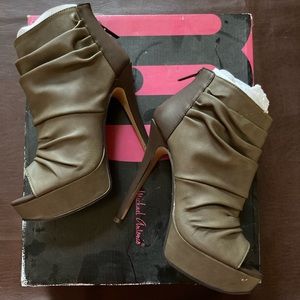 Michael Antonio booties size 6